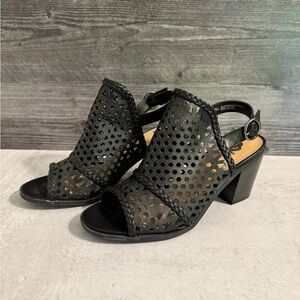 R2 Black Perforated Heeled Sandals New No Box Sz 8.5M